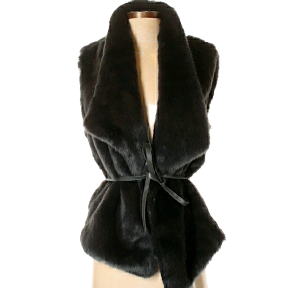 Ann Taylor Loft Faux Fur Sleeveless Vest. - Picture 2 of 4